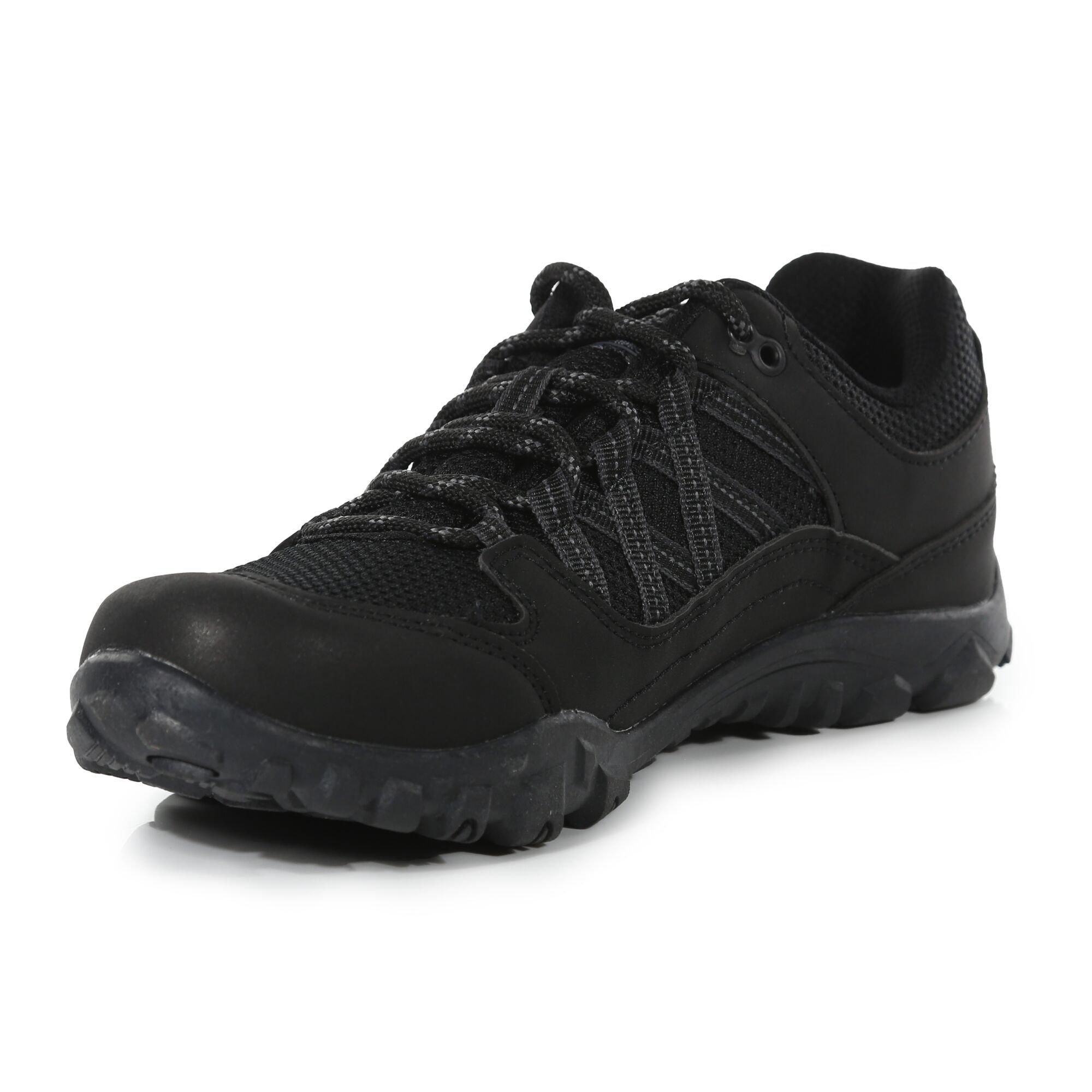 Boty Regatta Black 2422112 Edgepoint Low Junior Walking Boots - 4