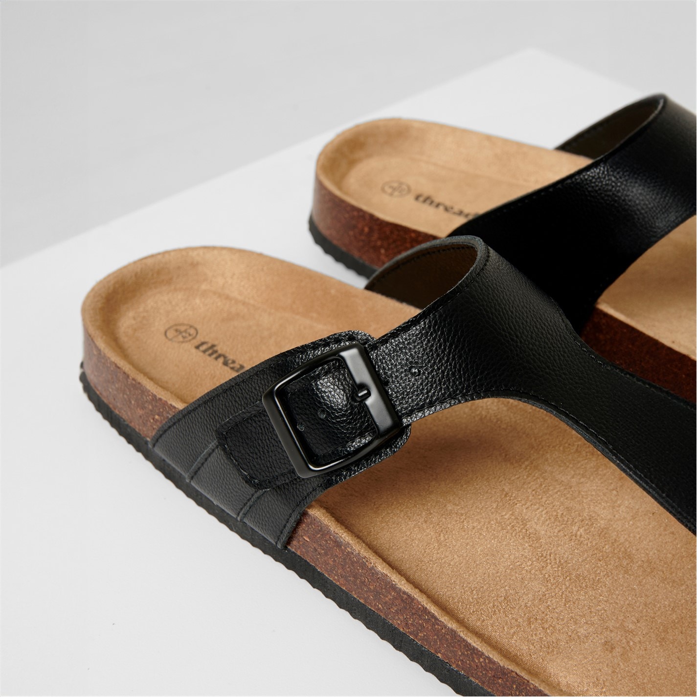 Threadbare Black 3339015 Faux Leather Toe Post Sandals - 2