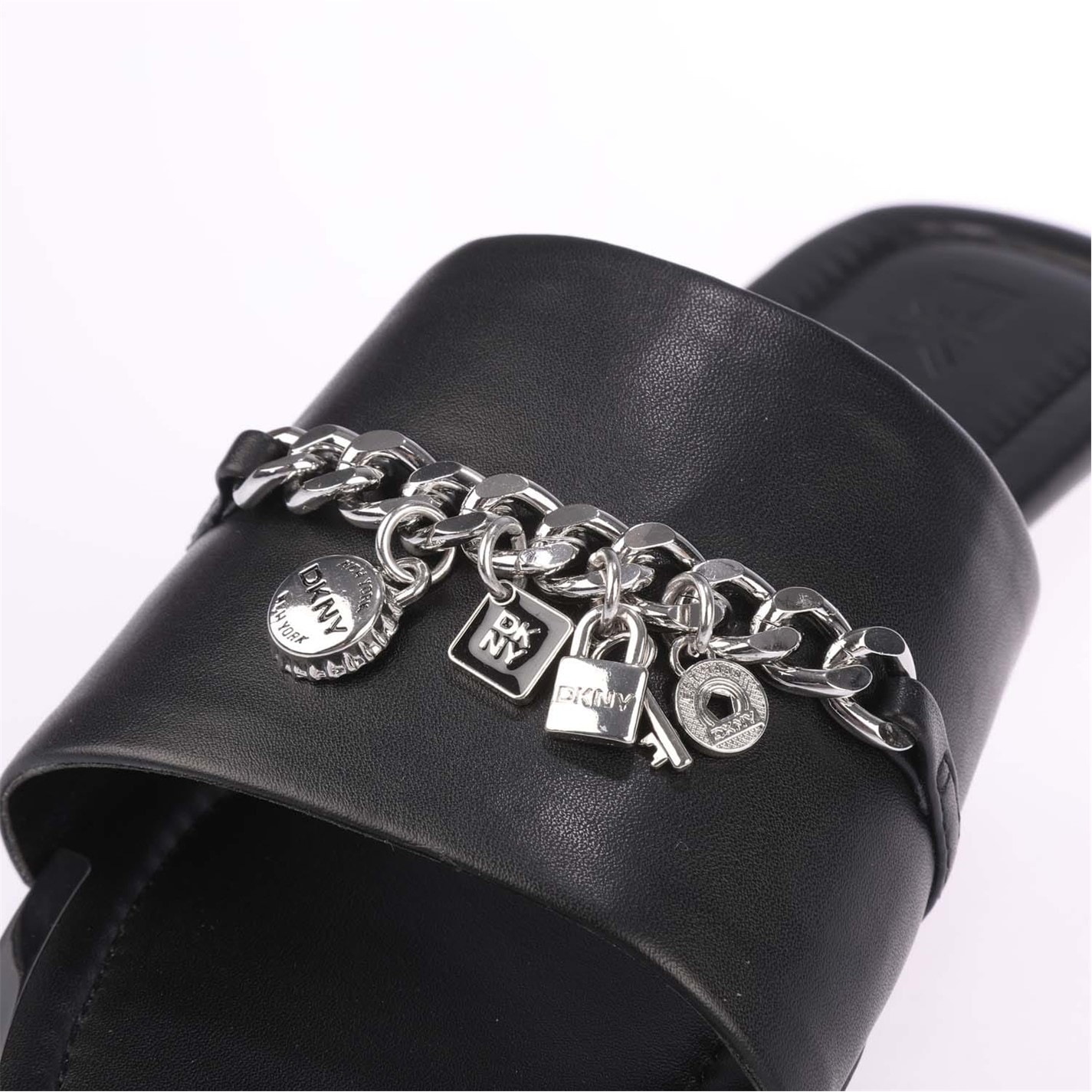 DKNY Black 272162 Holden Charms Flat Sandals - 6