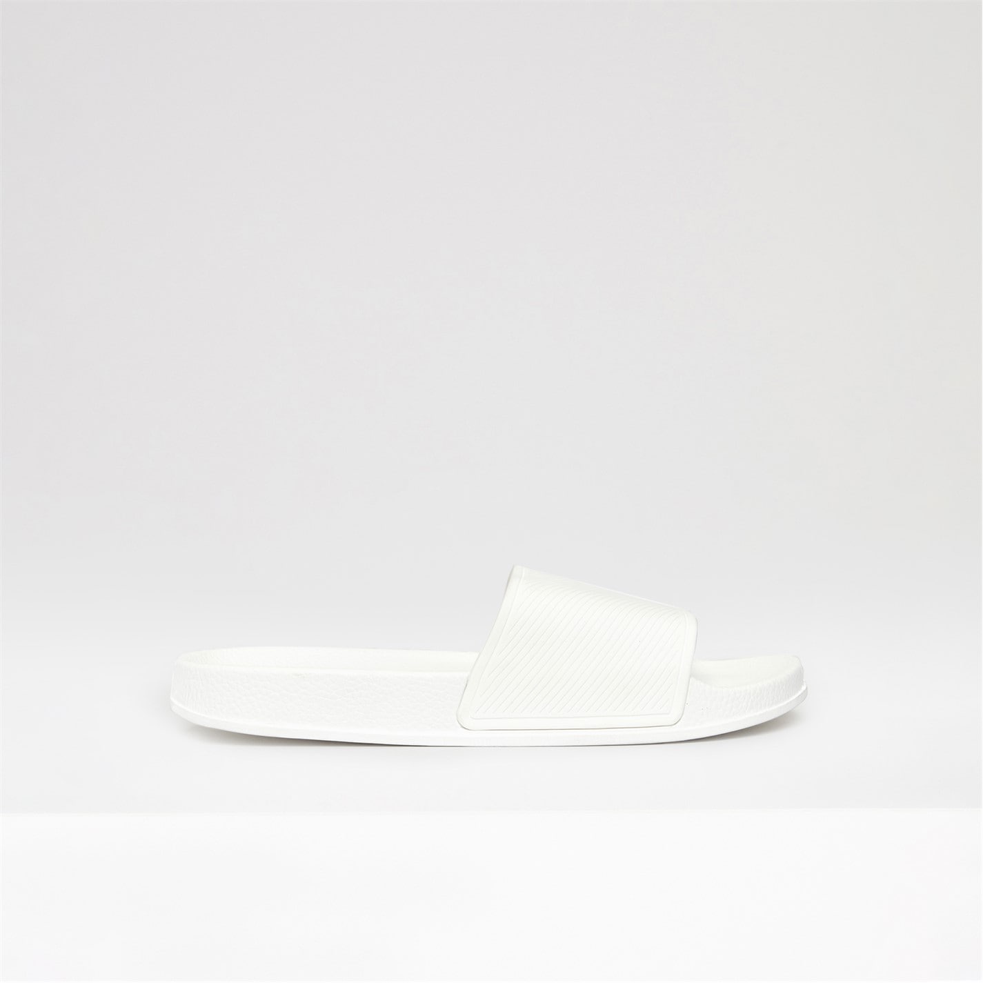 Threadbare White 3768652 Lightweight Sliders - 4