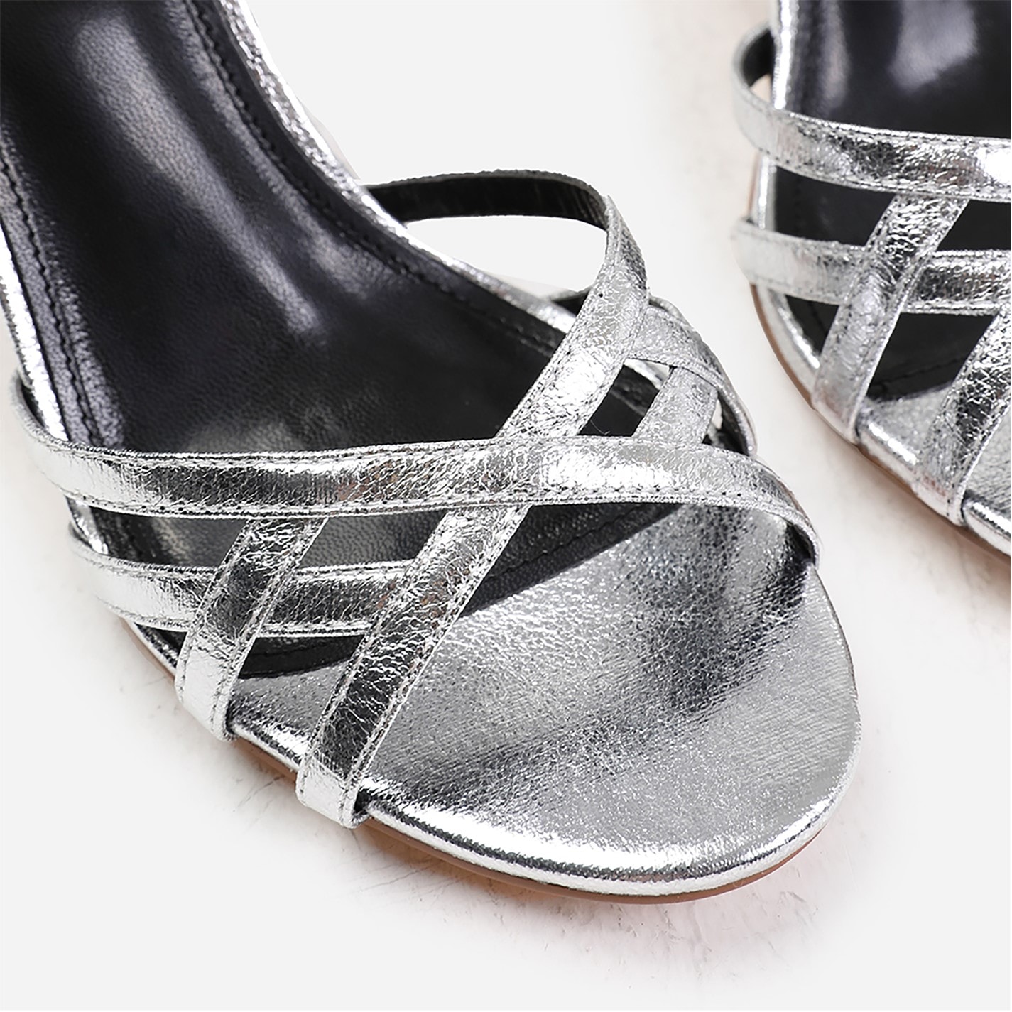 Where’s That From Esmer Wide Fit Mid Block Heel With Cross Over Stra - 4