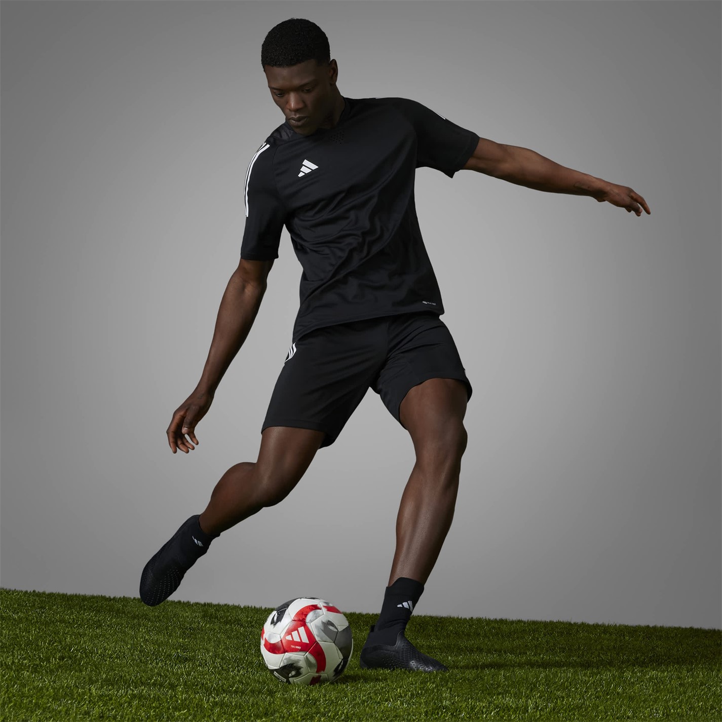 Kopačky adidas Predator Accuracy+ Firm Ground Black-White 8545280 Predator Accuracy+ Firm Ground Football Boots - 14