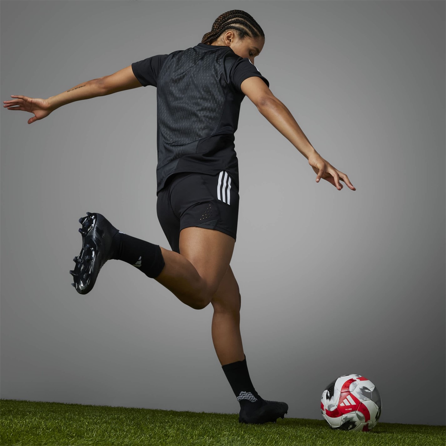 Kopačky adidas Predator Accuracy+ Firm Ground Black-White 8545280 Predator Accuracy+ Firm Ground Football Boots - 16