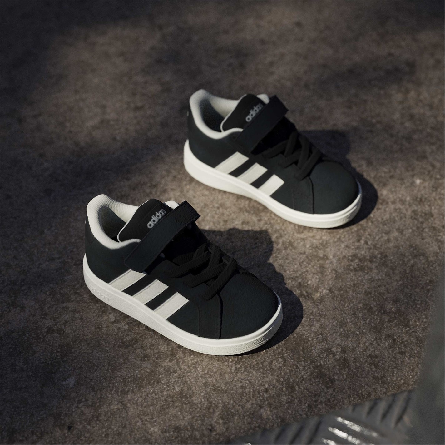 Tenisky adidas Black 5366442 Kids' Low-Top Trainers - 12