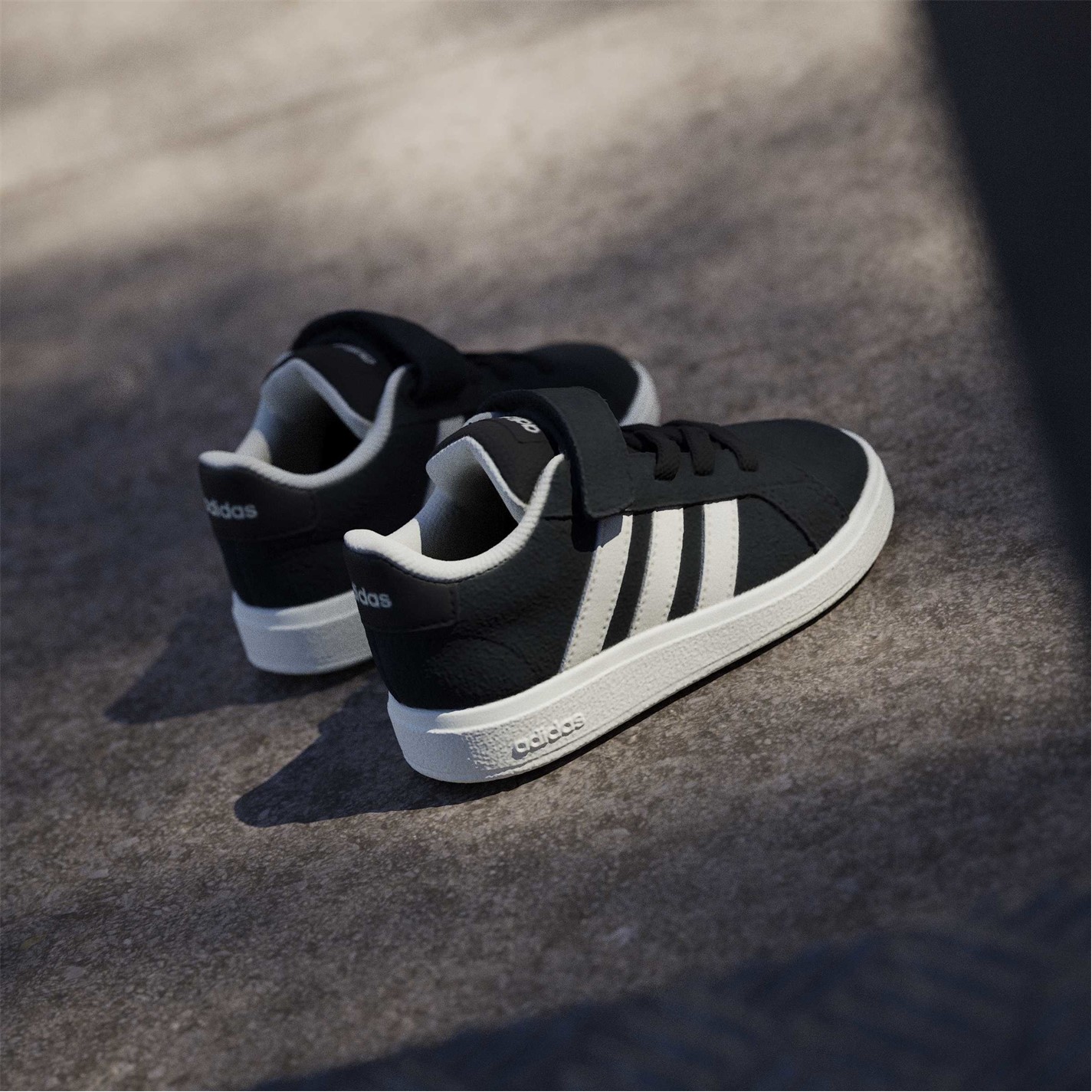 Tenisky adidas Black 5366442 Kids' Low-Top Trainers - 13
