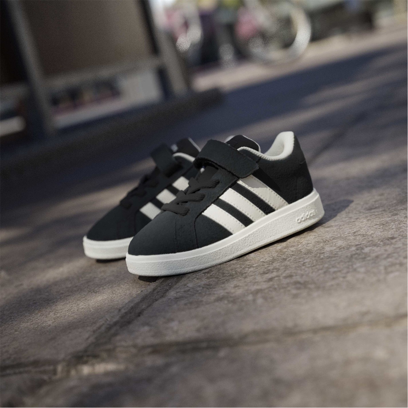 Tenisky adidas Black 5366442 Kids' Low-Top Trainers - 15
