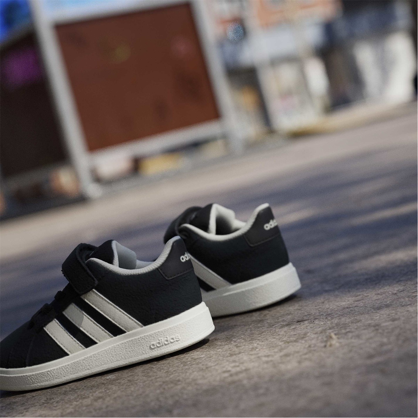 Tenisky adidas Black 5366442 Kids' Low-Top Trainers - 16