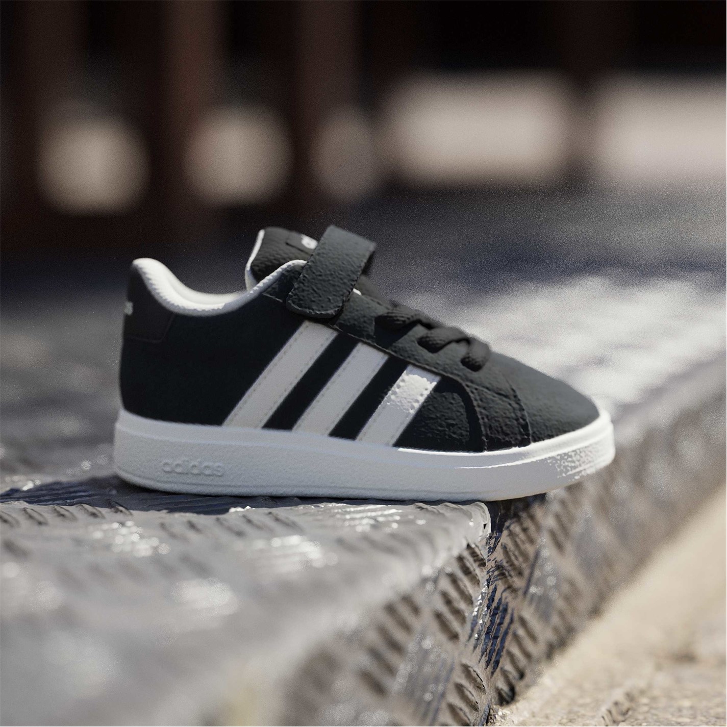 Tenisky adidas Black 5366442 Kids' Low-Top Trainers - 10