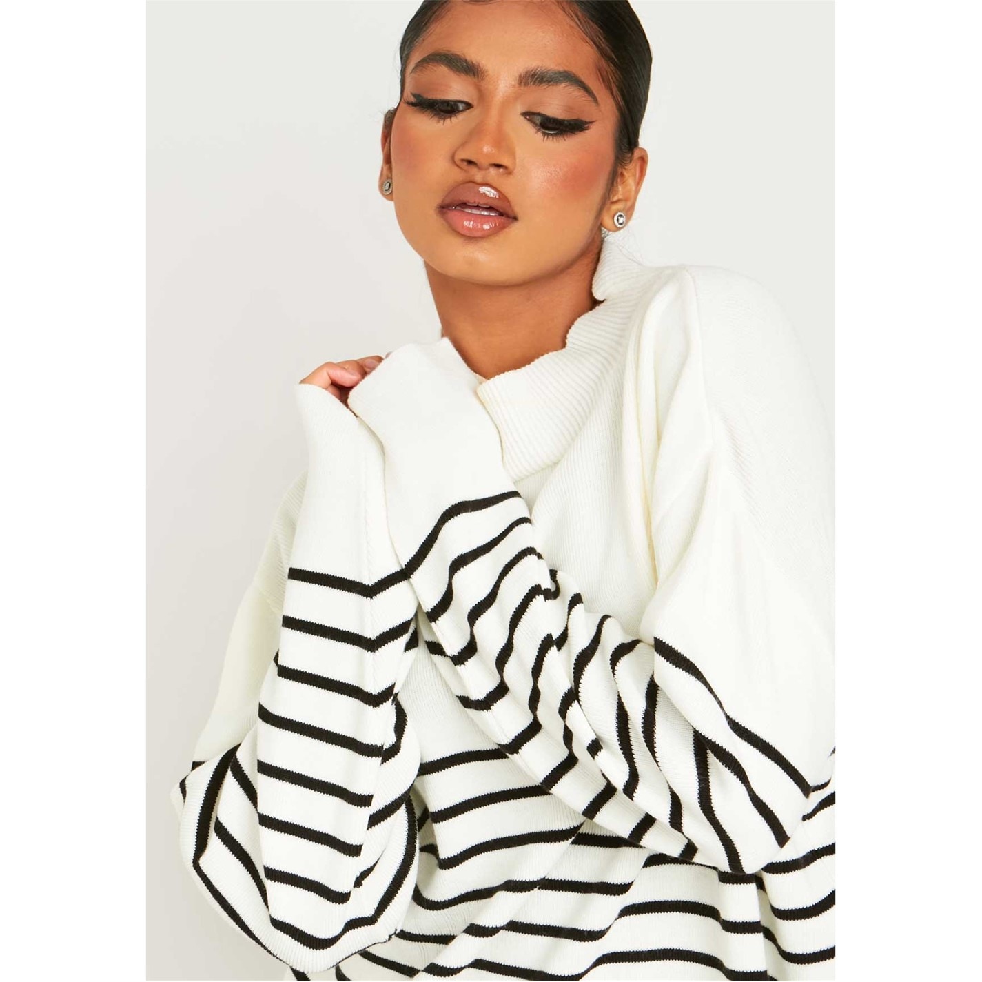 Missy Empire Harriet Black & White High Neck Oversized Long Sleeve Jumper - 2