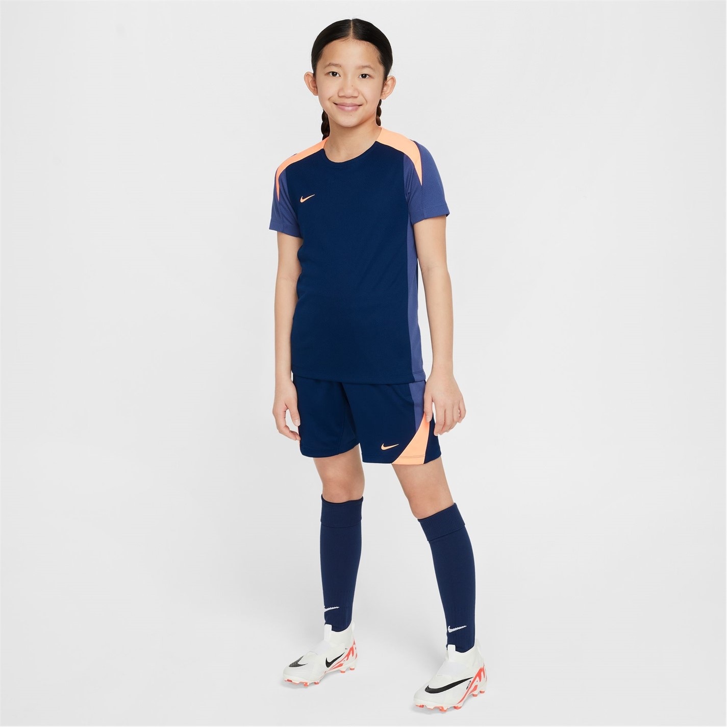 Nike Strike24 Big Kids' Dri-FIT Shorts - 8