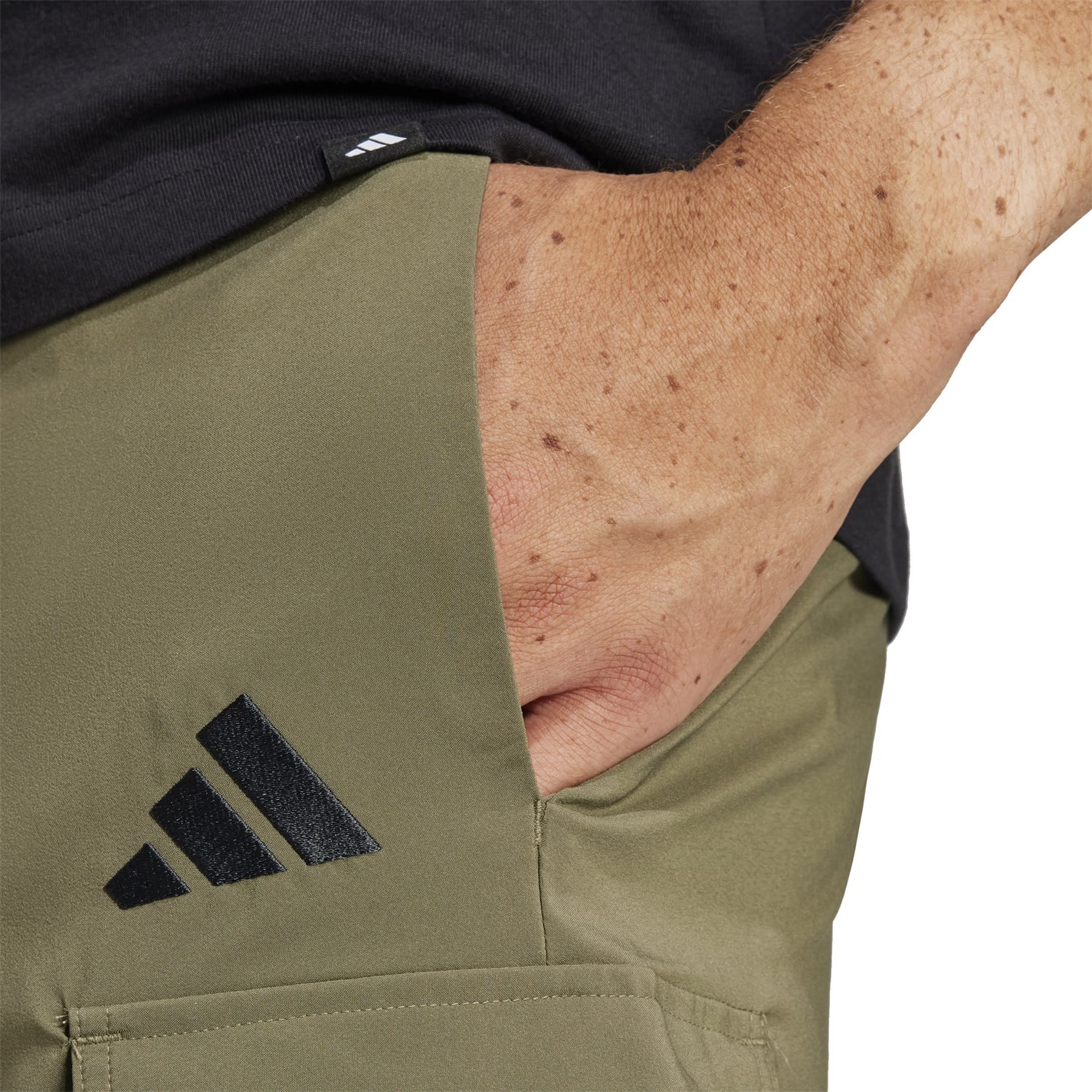 Kraťasy adidas Olive 3013190 Essentials Small Logo Cargo Chelsea Shorts - 5