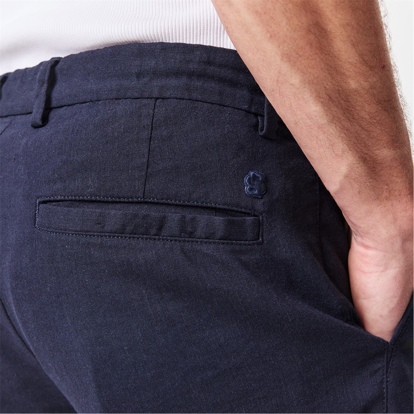 Kraťasy Boss Dark Blue 405 1866320 Men's Lightweight Mid Length Chino Shorts - 5