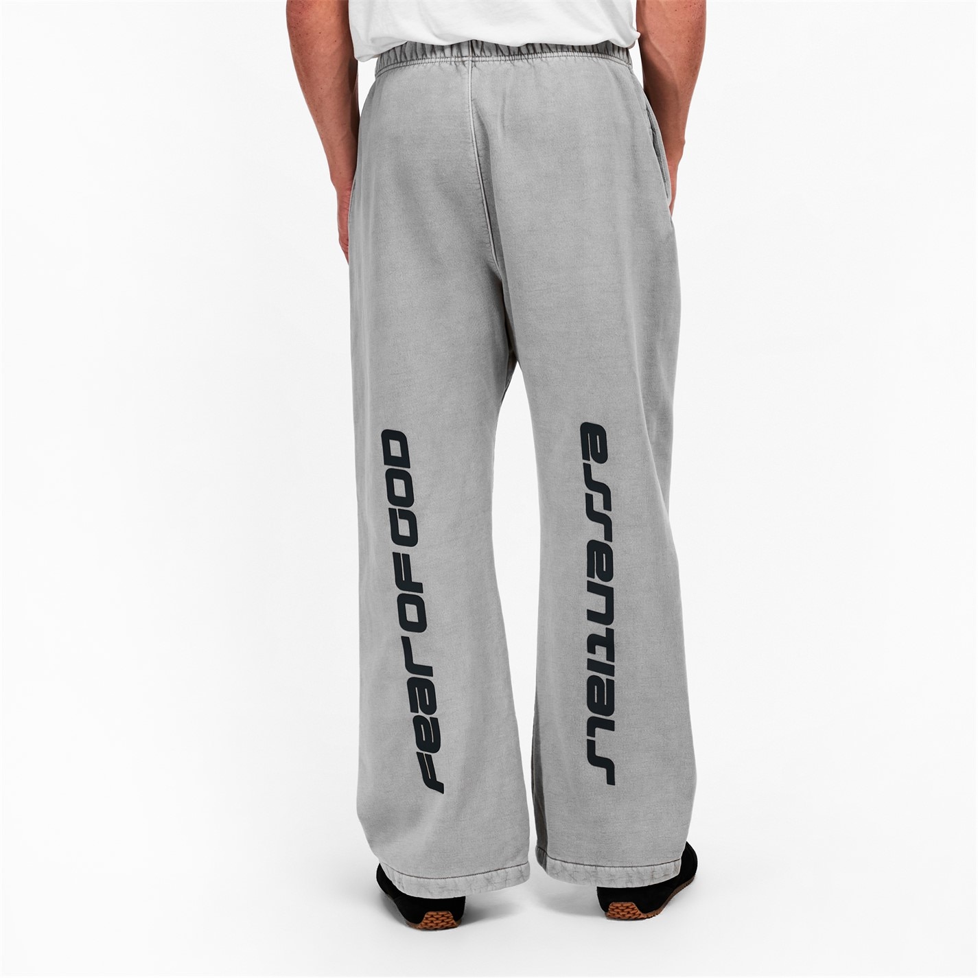 Tepláky FEAR OF GOD ESSENTIALS Smoke Grey 6938686 FGE Logo Swt Pnt Sn62 - 4