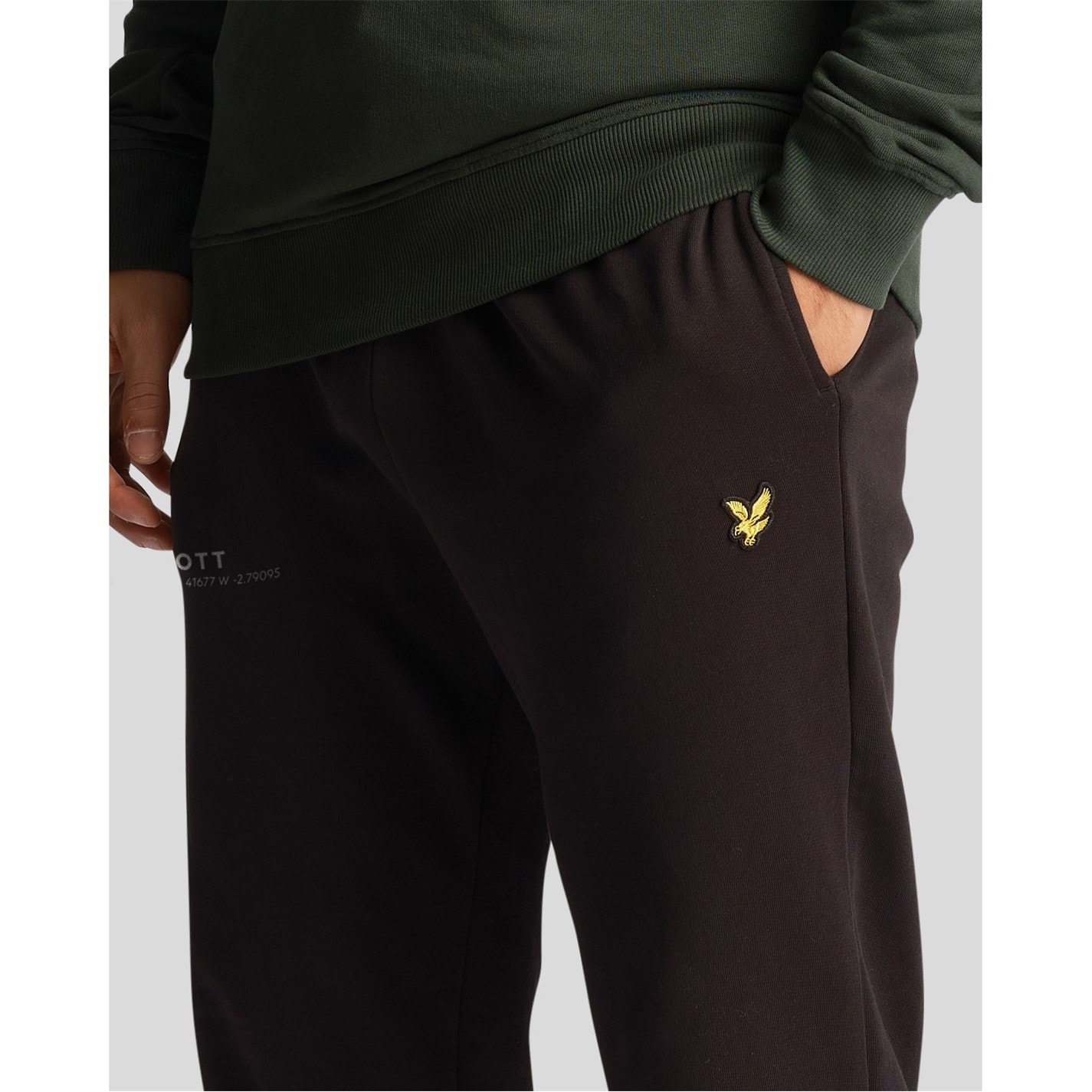Tepláky Lyle and Scott Jet Black Z865 5872706 Men's Logo Closed Hem Fleece Joggers - 2