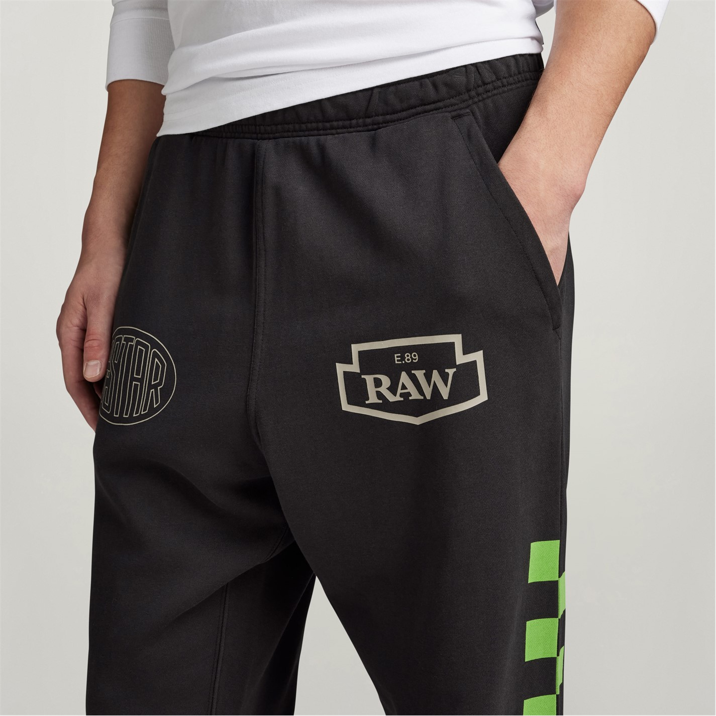 Tepláky G Star Dk Black 7704072 Moto Graphic Sweat Pants - 1