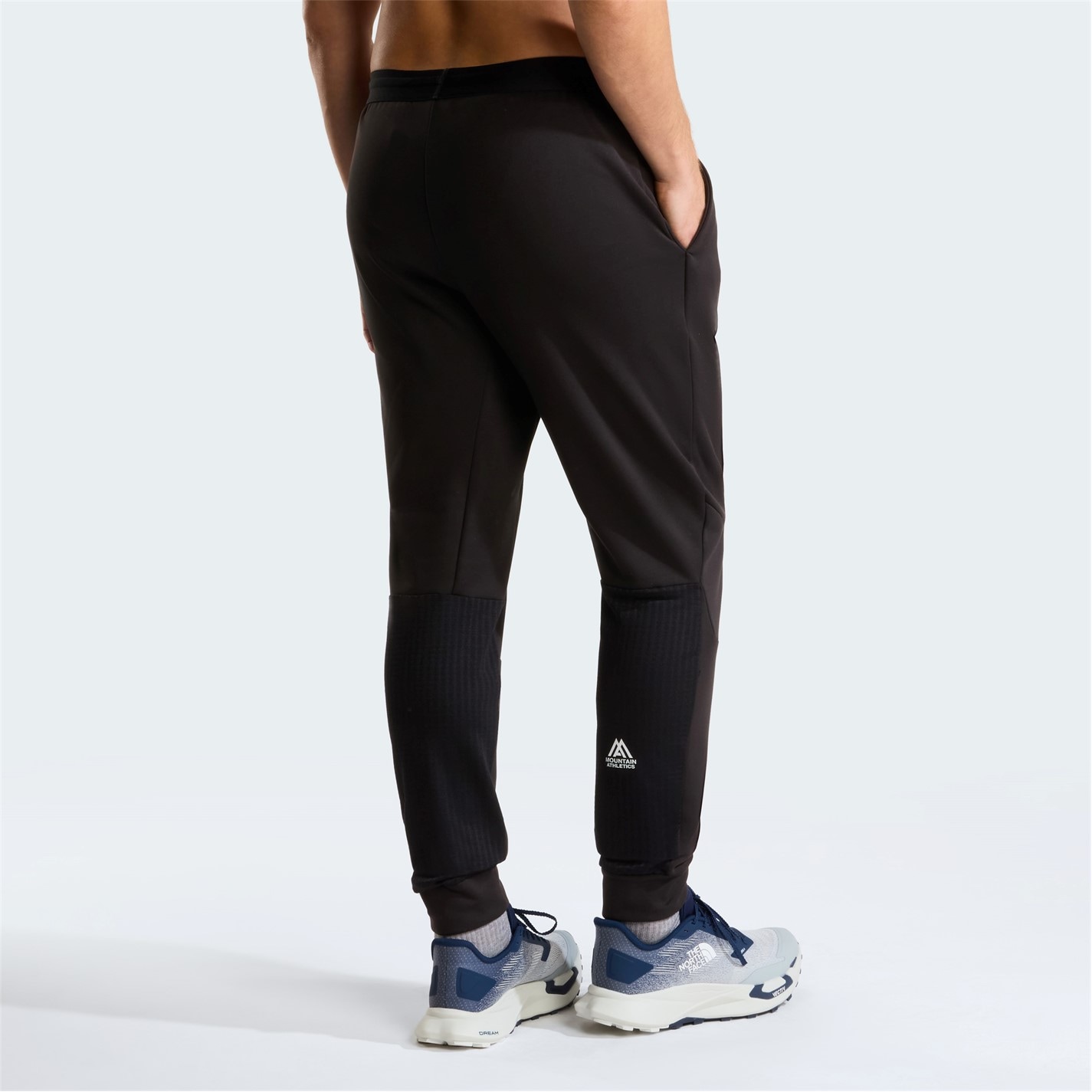 Tepláky The North Face TNF Black 7304940 The North Face Mountain Athletics Fleece Joggers Mens - 4