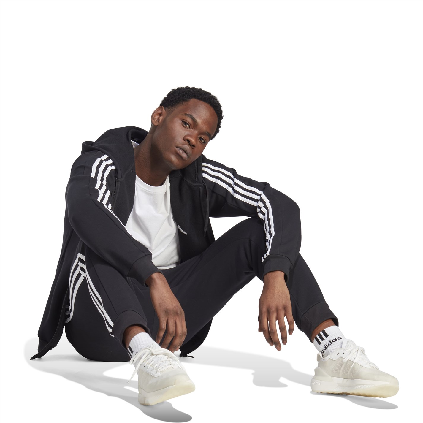Tepláky adidas Black 5663339 Essentials Fleece Tapered Cuff 3-Stripes Joggers - 4