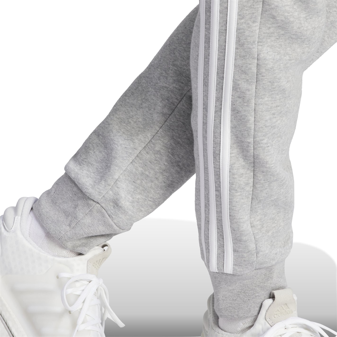 Tepláky adidas MedGrey 4400431 Essentials Fleece Tapered Cuff 3-Stripes Joggers - 6