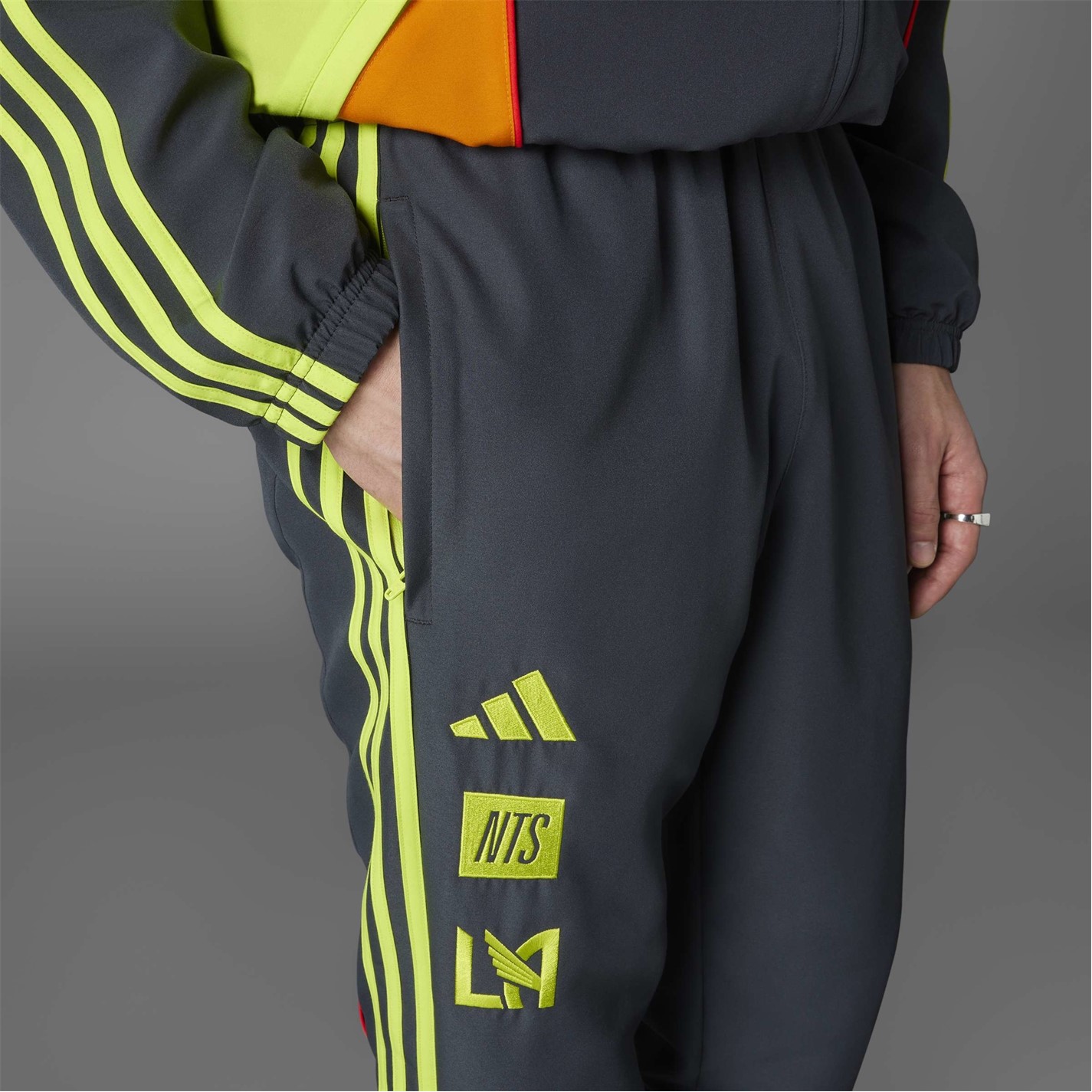Tepláky adidas Dark Grey 3283603 Men's Closed Hem Fleece Joggers - 11
