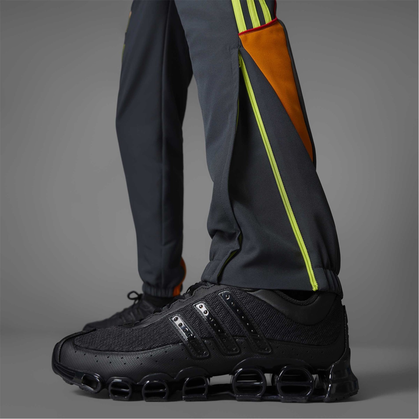 Tepláky adidas Dark Grey 3283603 Men's Closed Hem Fleece Joggers - 13