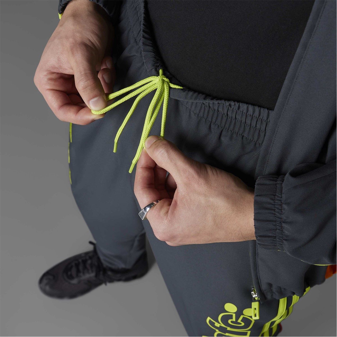 Tepláky adidas Dark Grey 3283603 Men's Closed Hem Fleece Joggers - 14