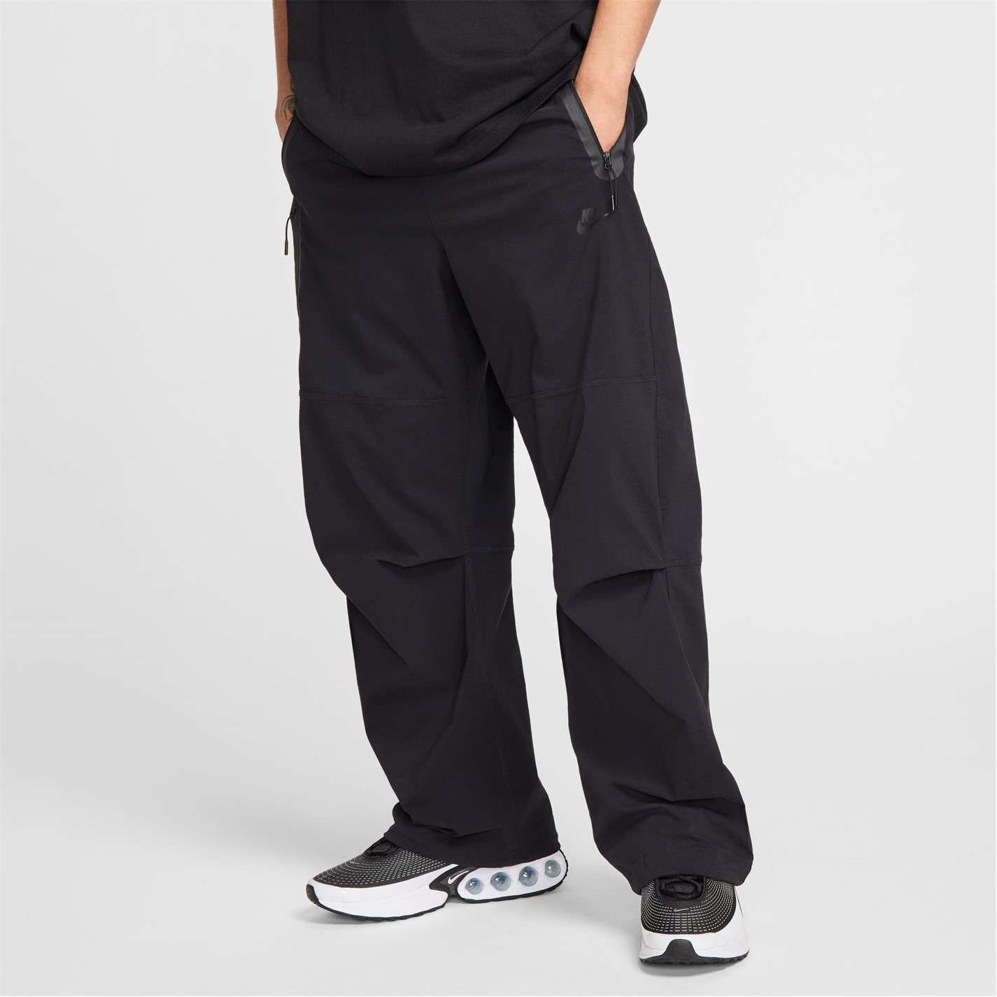 Tepláky Nike Black 645067 Men's Open Hem Woven Joggers - 1