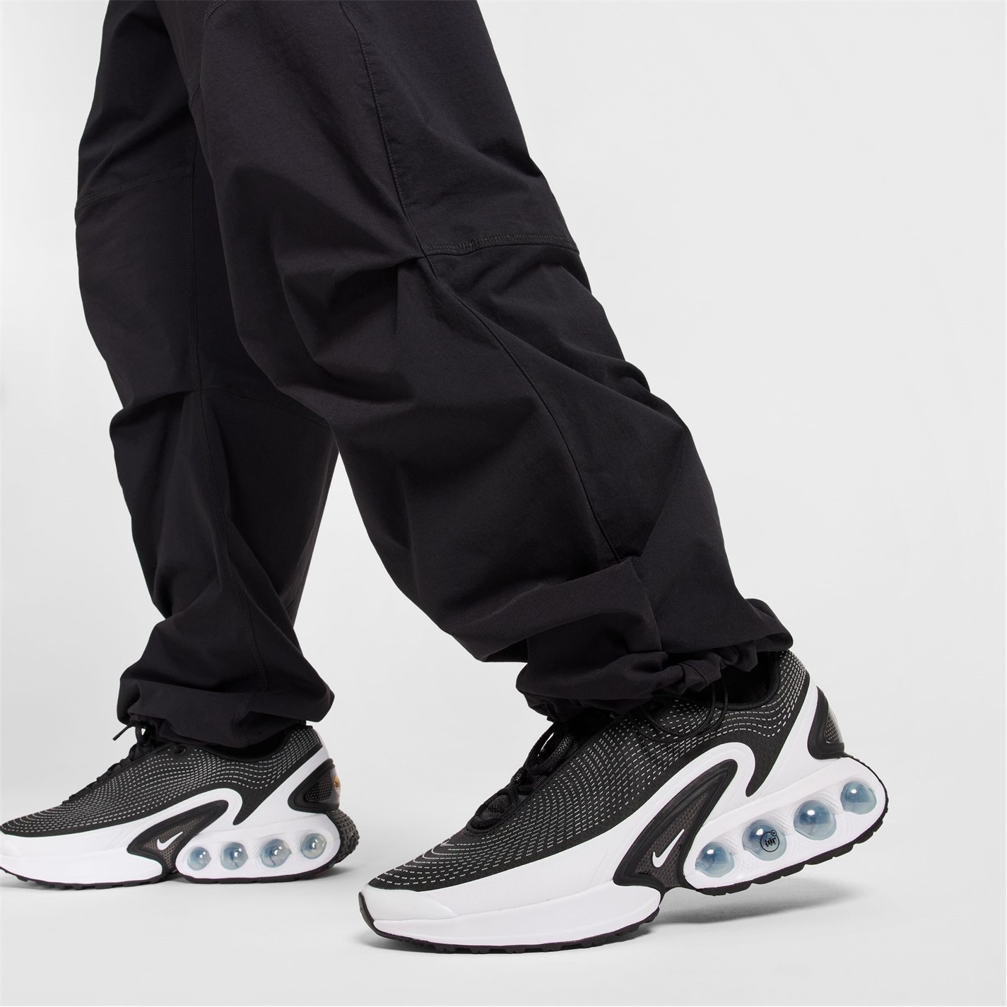 Tepláky Nike Black 645067 Men's Open Hem Woven Joggers - 9