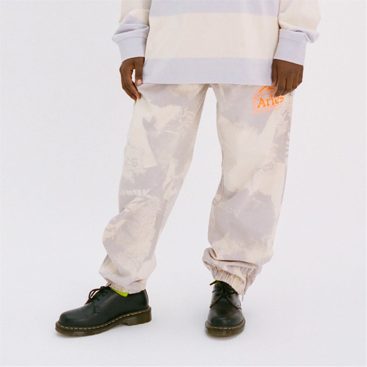 Tepláky Umbro Lilac 3642521 Men's Aries Closed Hem Woven Tracksuit Joggers - 1