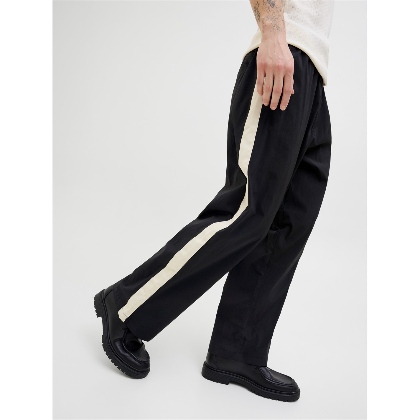 Tepláky Jack and Jones Black 7282603 Men's Owen Closed Hem Woven Jogger - 4