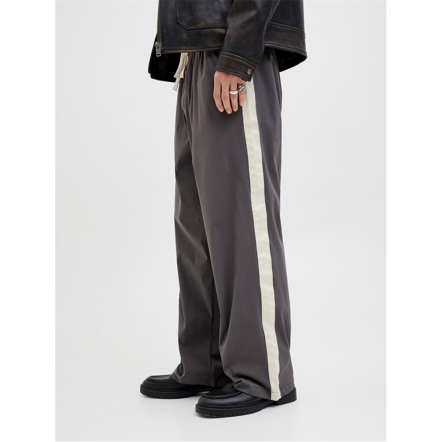 Tepláky Jack and Jones Pavement 4752688 Men's Owen Closed Hem Woven Jogger - 1