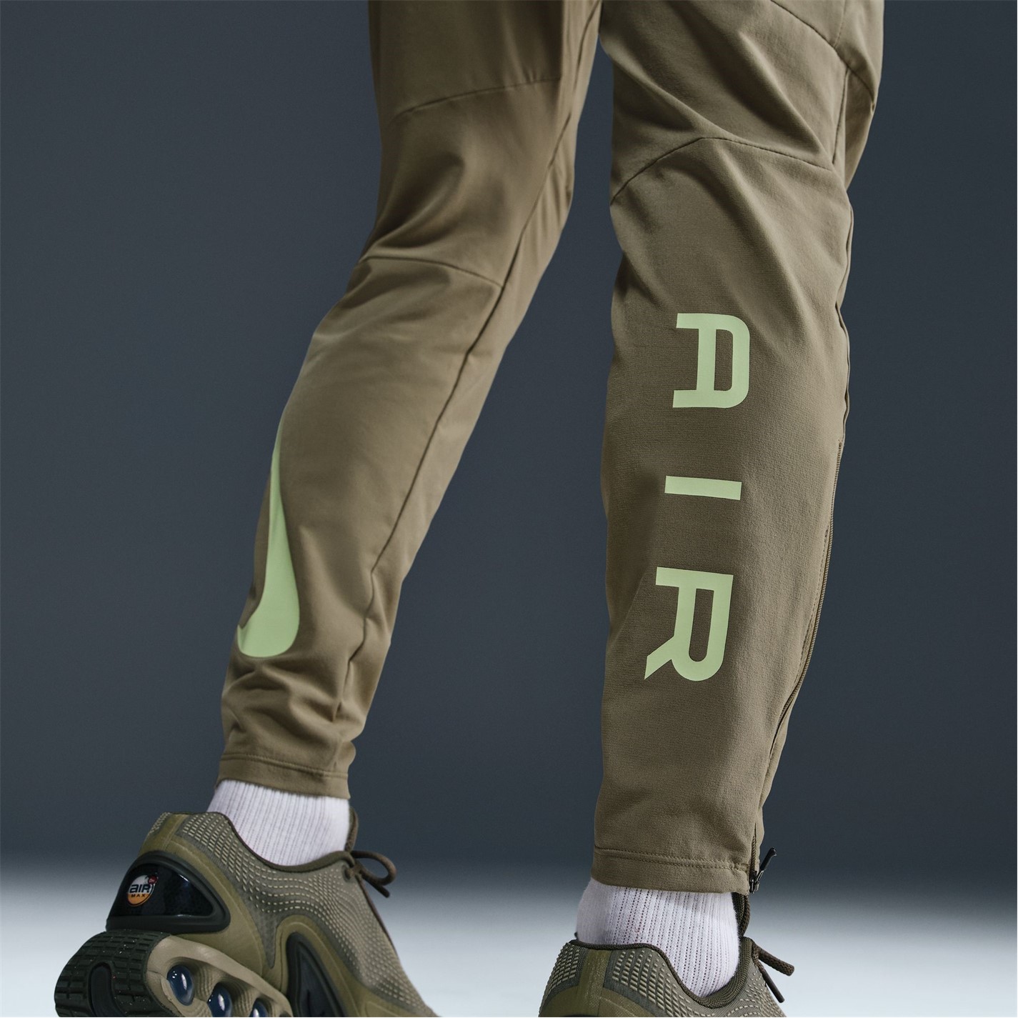 Tepláky Nike Olive Green 762139 Air Run Tracksuit Bottoms Mens - 9