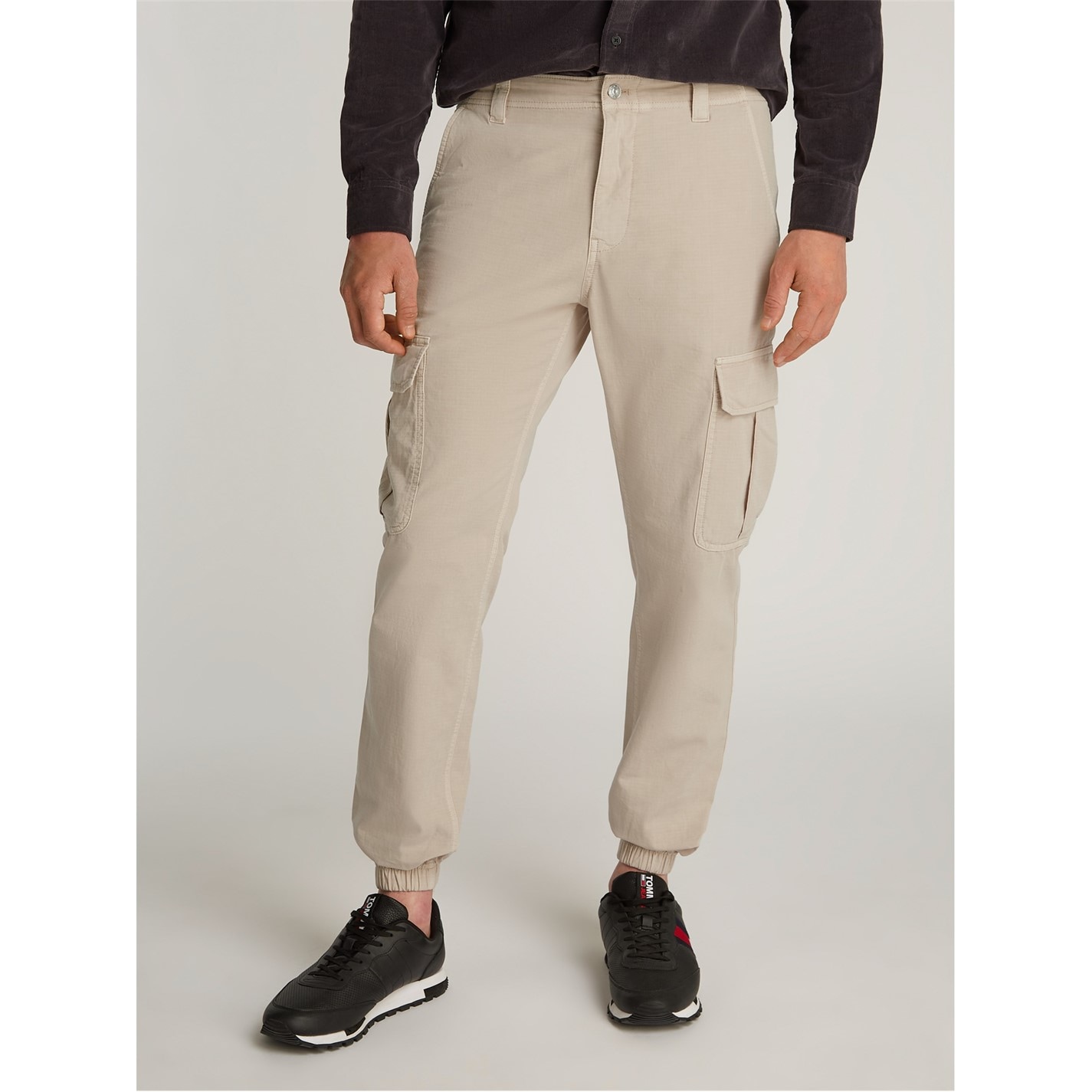 Kalhoty Tommy Jeans Newsprint 6160307 Men's Ryan Relaxed Fit Cargo Trousers - 1