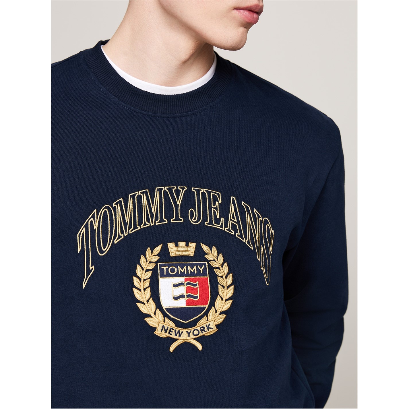 Mikina Tommy Jeans Night Navy 1468061 Crest Embroidery Pullover sweatshirt - 2