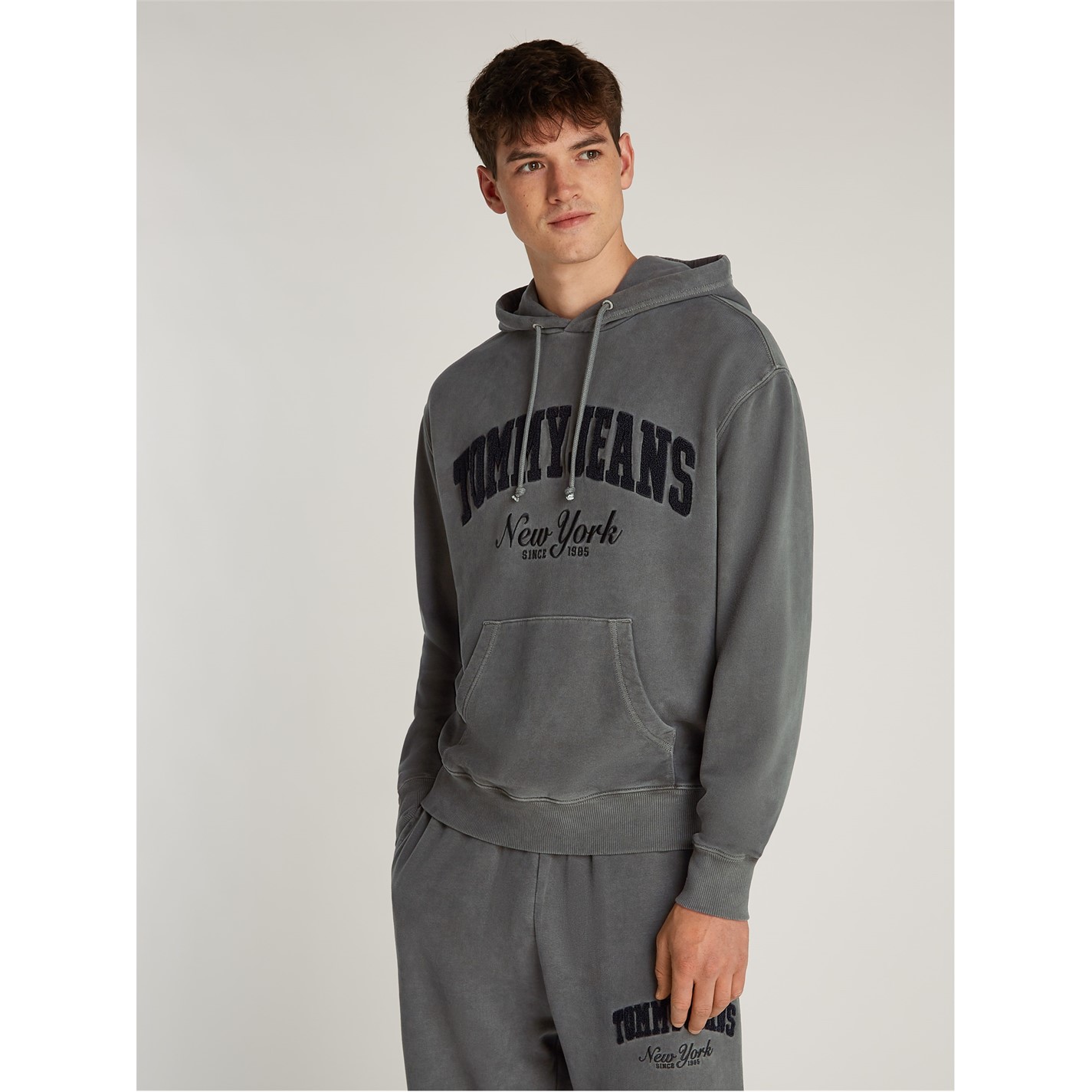 Mikina Tommy Jeans Black 5312281 Men's RLX Vintage Varsity Pull Over Hoodie - 2