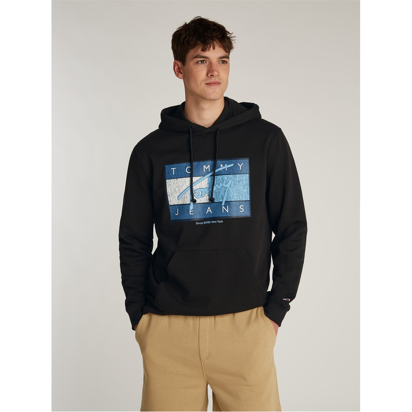 Mikina Tommy Jeans Black 1879774 Men's Regular Flag Twist Pull Over Hoodie - 2