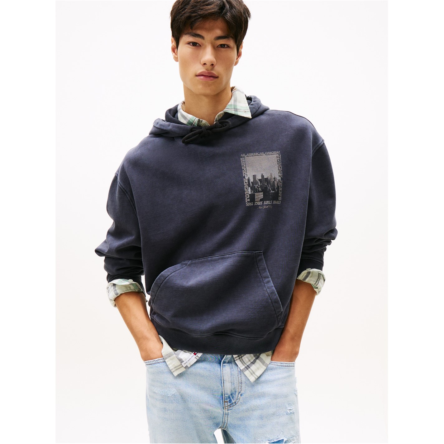 Mikina Tommy Jeans Black 2309719 Men's TJ Photo City Pull Over OTH Hoodie - 2
