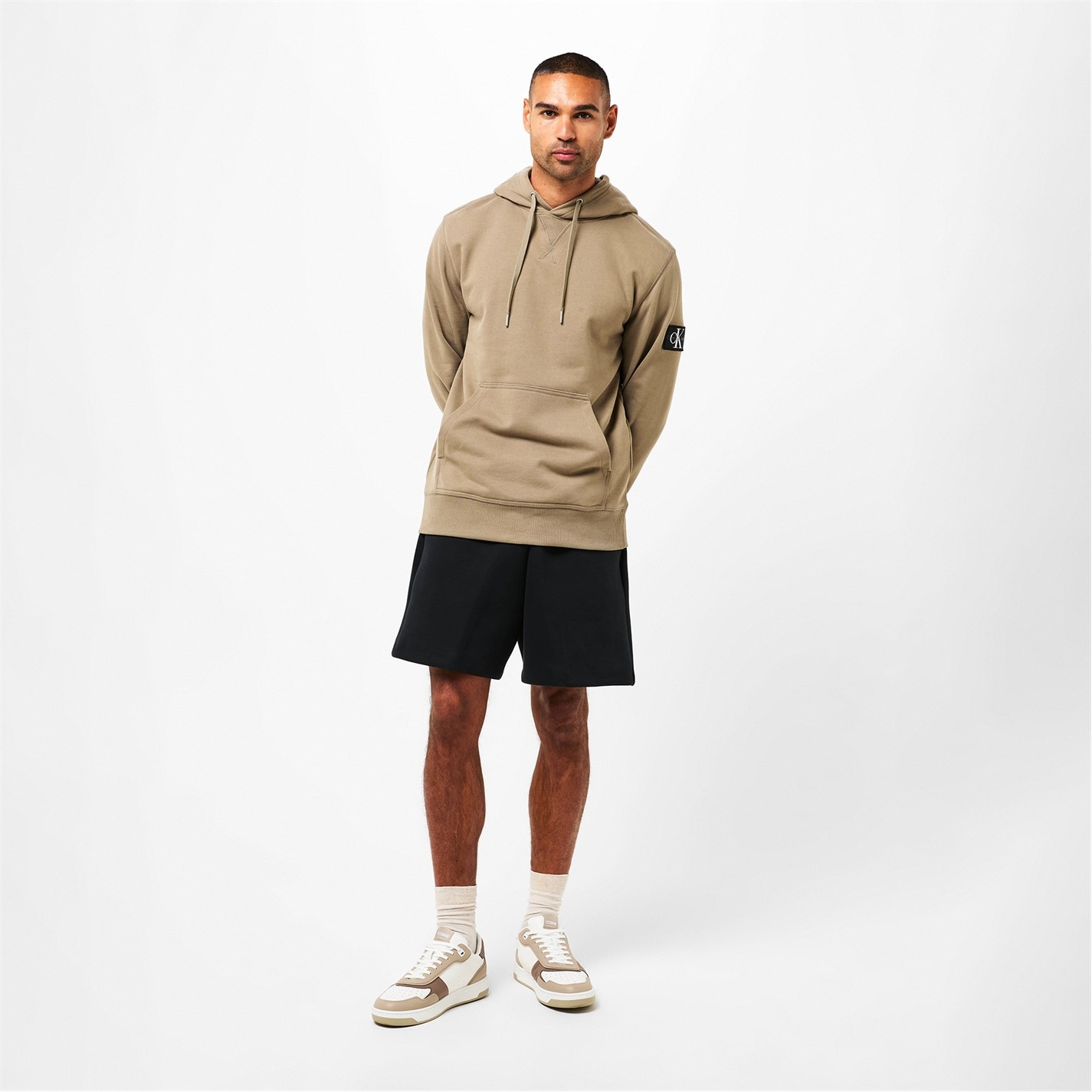 Mikina Calvin Klein Jeans Beluga 6402785 Monogram Badge Hoodie - 6