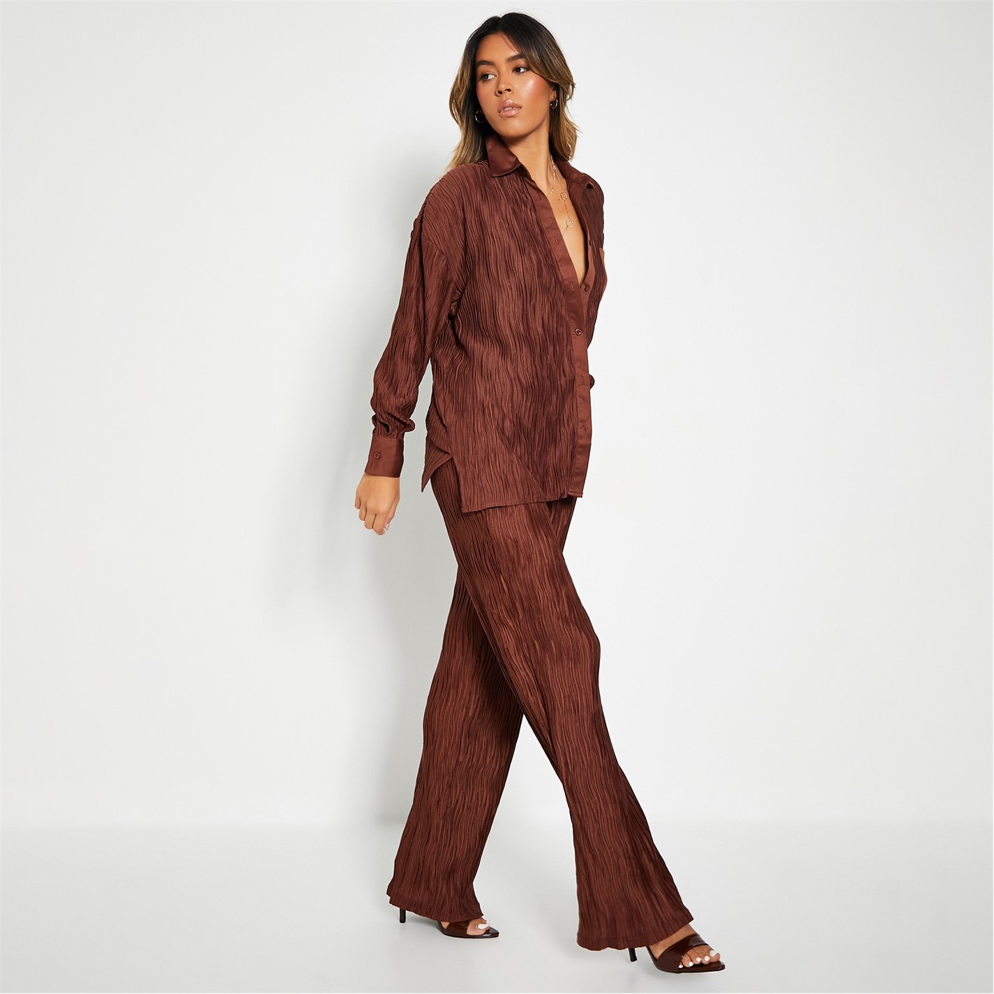Košeľa I Saw It First Chocolate 4196121 Women's ISIF Oversized Crinkled Long-Sleeve Plain Shirt - 3