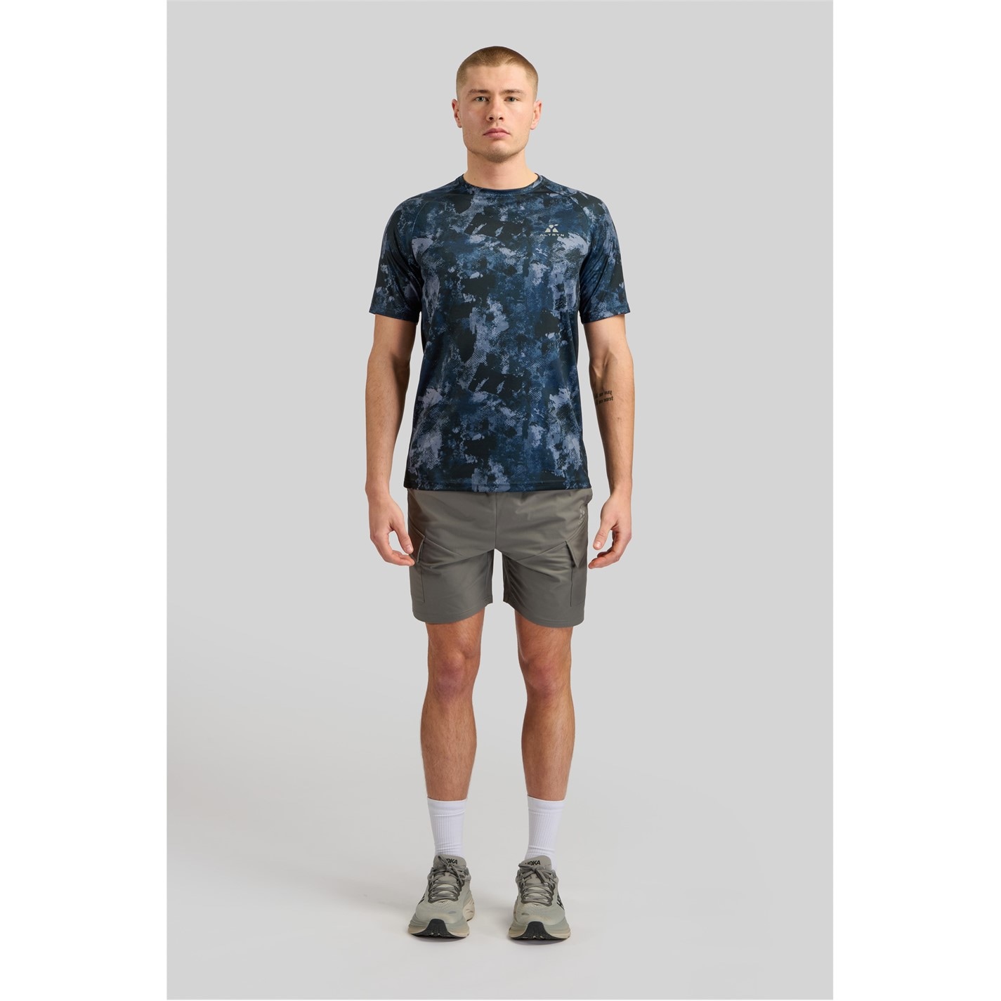 ALTRYN Navy 7347414 Men's Brush Print Short-Sleeve Performance Gym Top - 1