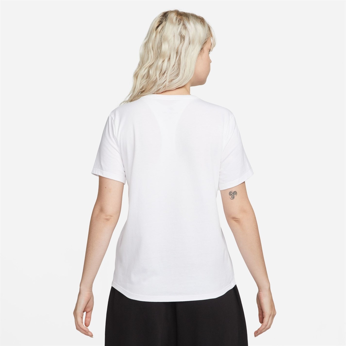 Nike Sportswear Women's Club T-Shirt - 2