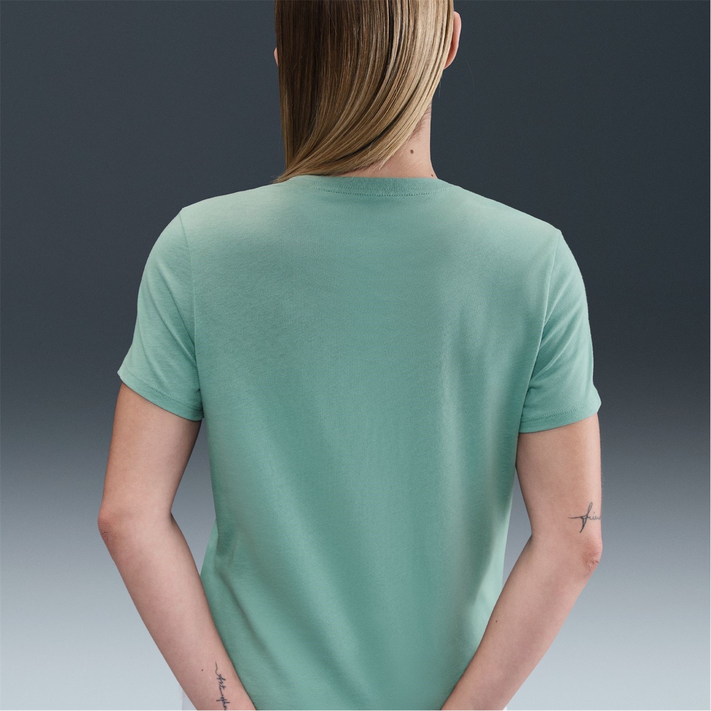 Nike Sportswear Women's Club T-Shirt - 9