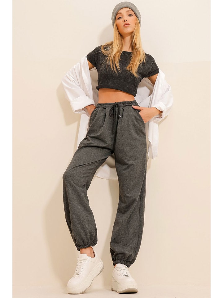 Trend Alacati Sweathose in Anthrazit - 4