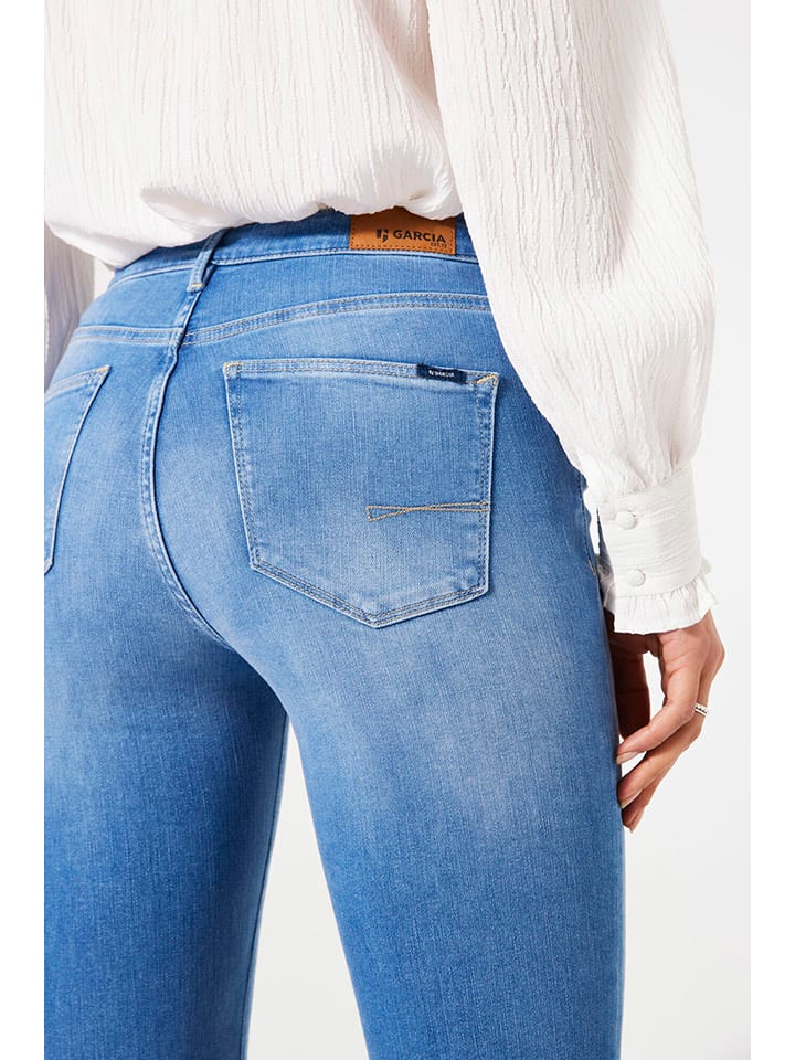 Dámske rifle Garcia Blau 5299572 Jeans - Flared fit - in Blau - 4