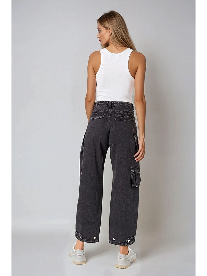 Dámske rifle Weekday Schwarz 627049 Jeans - Tapered fit - in Schwarz - 2