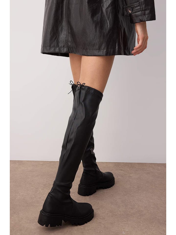 Kozačky trendyol Schwarz 3291014 Stiefel in Schwarz - 3
