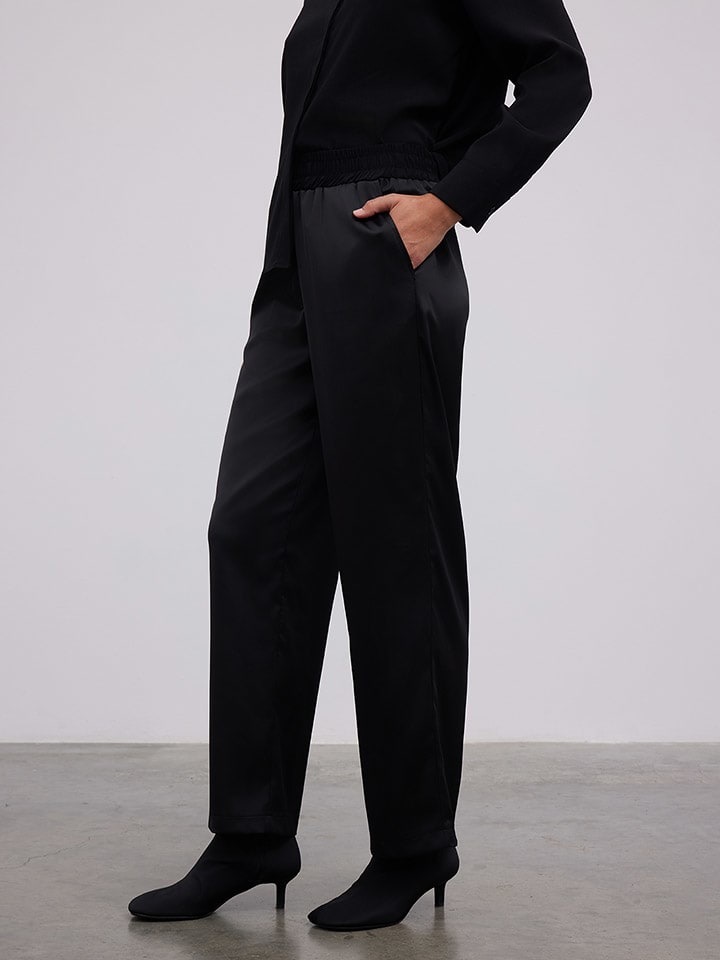 Nohavice BGN Schwarz 4828082 Hose in Schwarz - 4