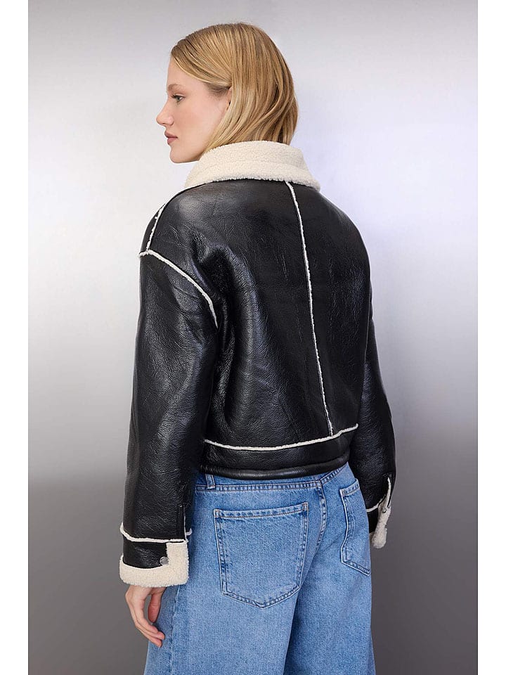 Dámska bunda trendyol Schwarz/ Creme 4422152 Winterjacke in Schwarz/ Creme - 4